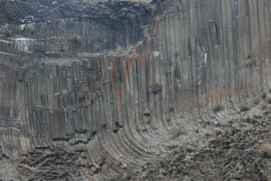 Curved columnar basalt